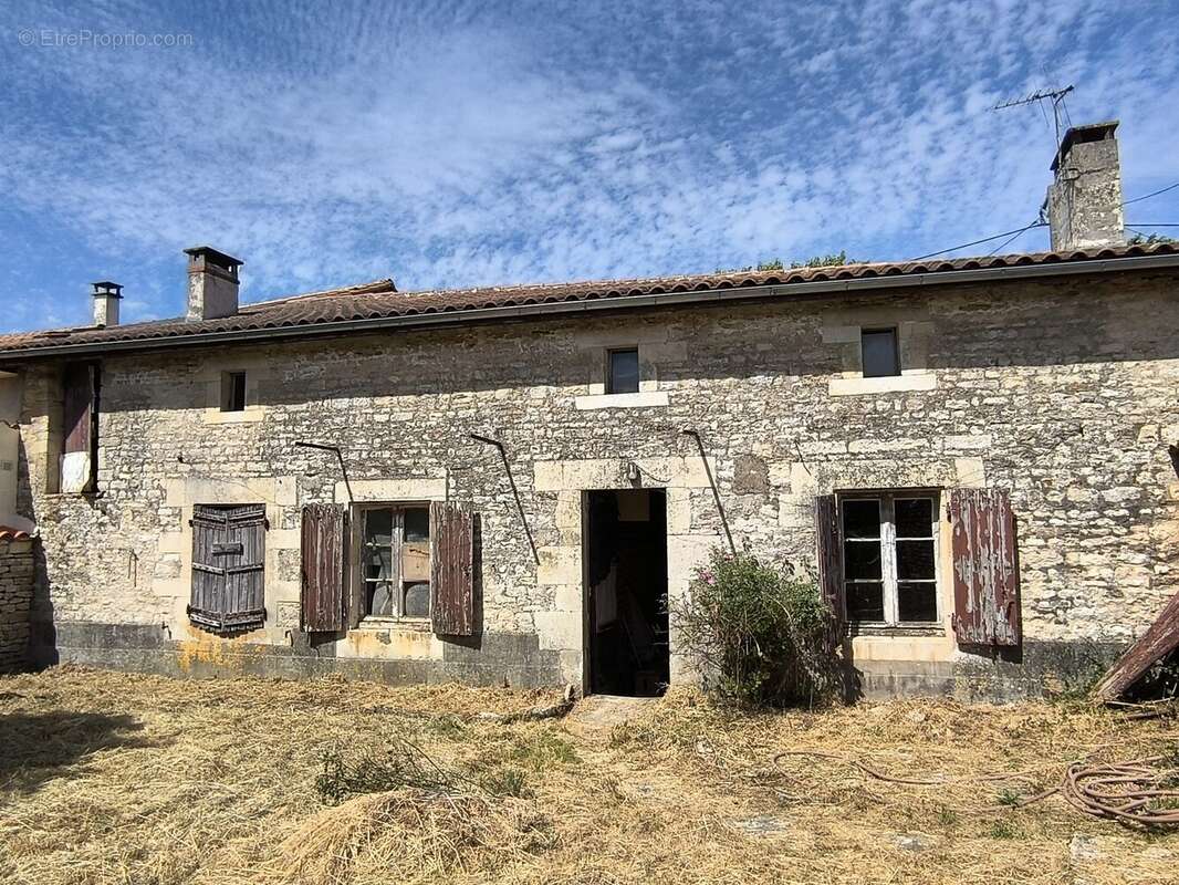Maison à MAIRE-LEVESCAULT