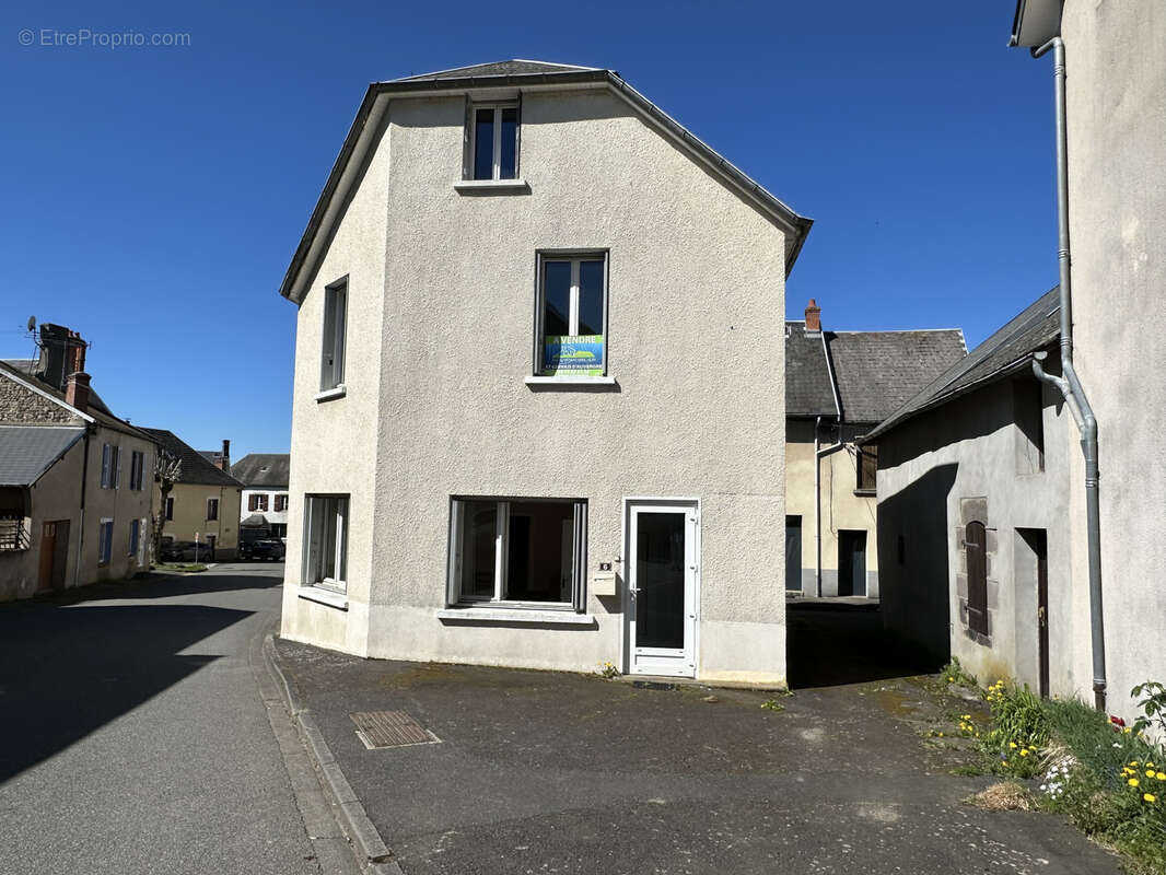 Maison à SAINT-GERVAIS-D'AUVERGNE