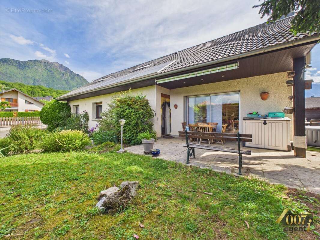Maison à GILLY-SUR-ISERE