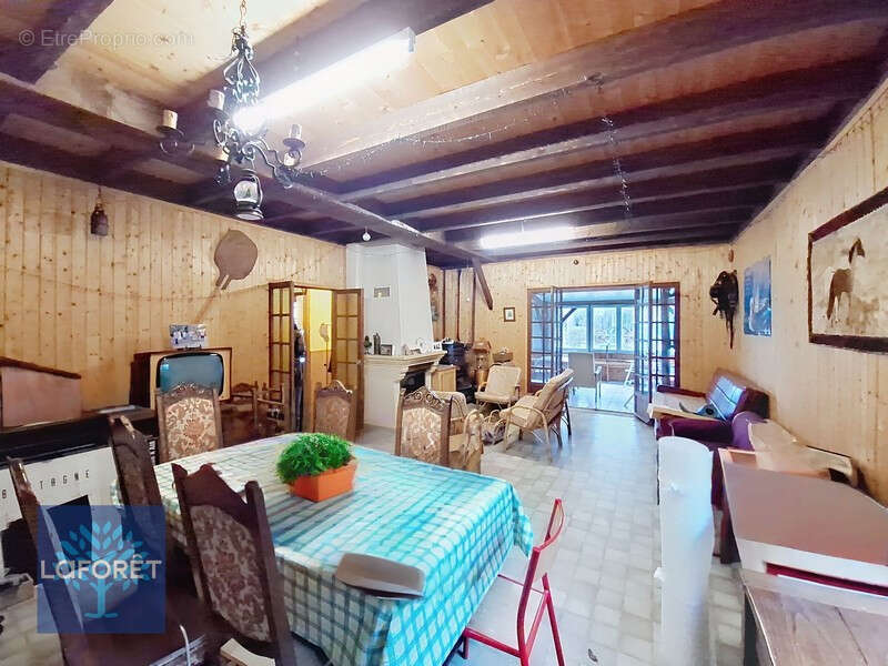 Maison à COMBOURTILLE