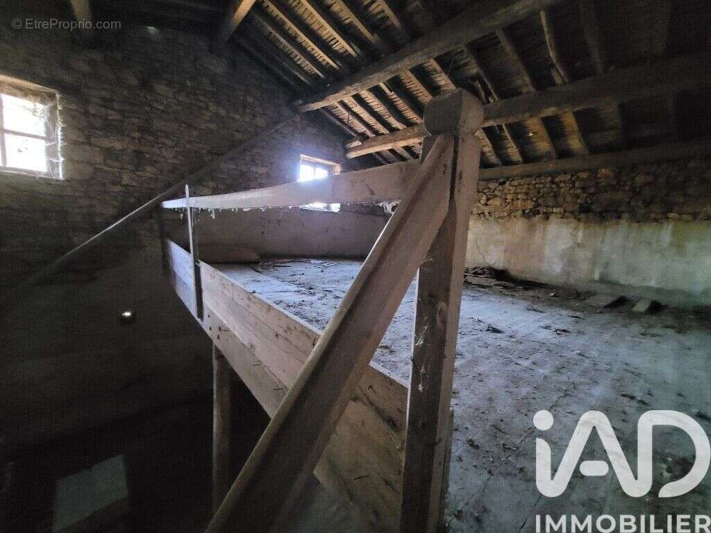 Maison 175 m² à Saint-Lin  - photo 7