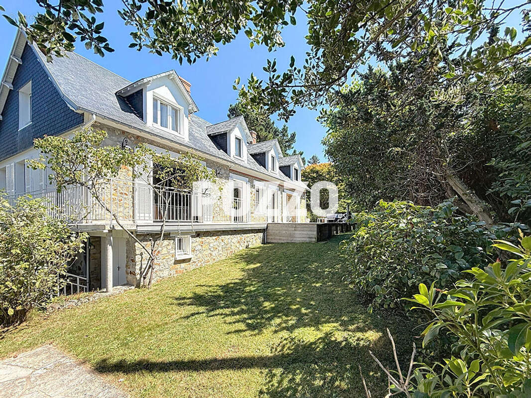 Maison de 7 pièces (323 m²) en vente à DONVILLE LES BAINS - photo 10