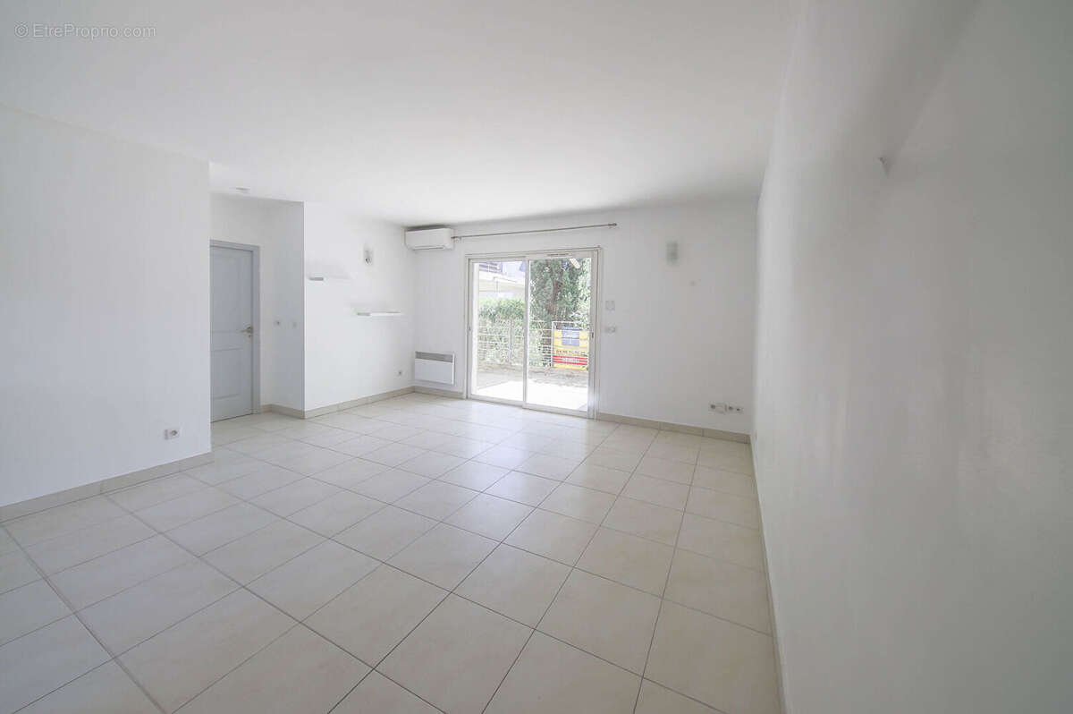CENTRE PORTO VECCHIO - Appartement 2 pièces de plain pied avec terrasse. - photo 4