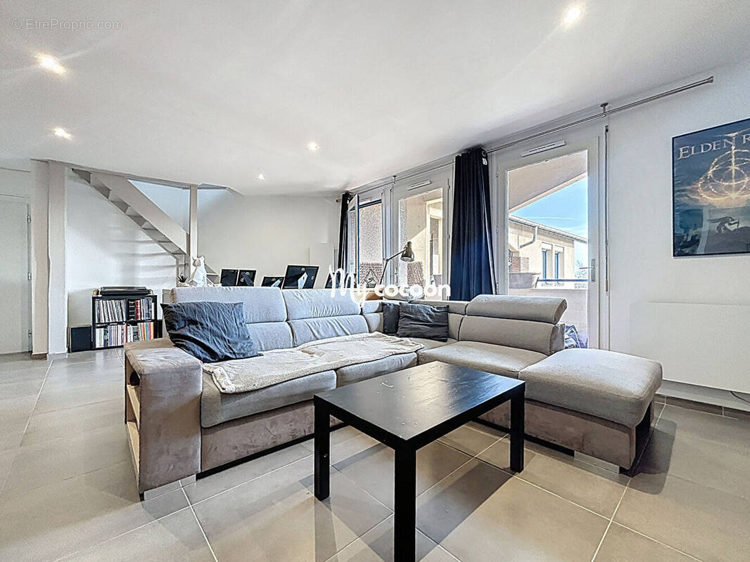 Appartement à SAINT-GENIS-LES-OLLIERES