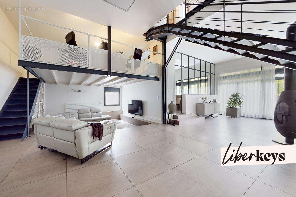 Appartement à SAINT-MAUR-DES-FOSSES