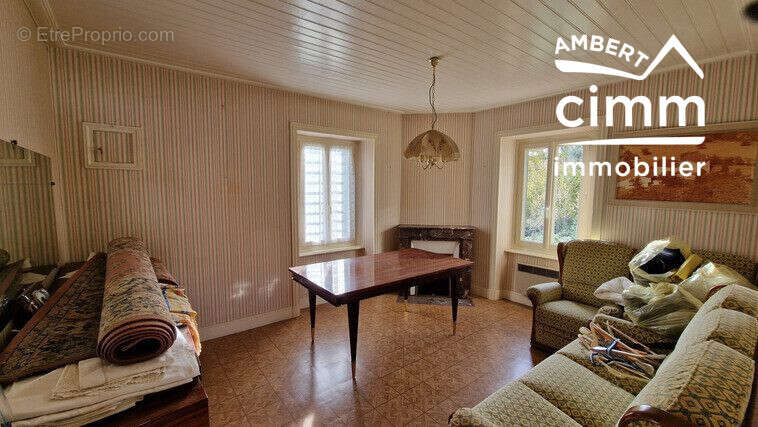 Maison à TOURS-SUR-MEYMONT