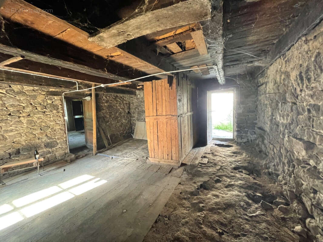 Maison à SATILLIEU