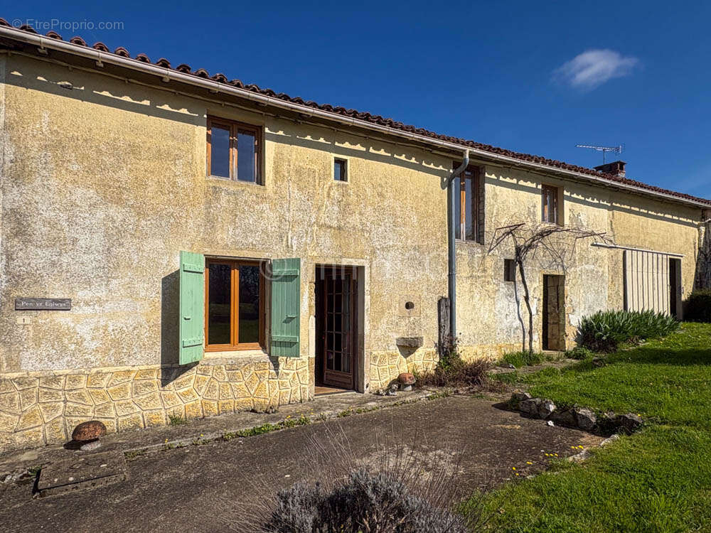 Maison à RUFFEC