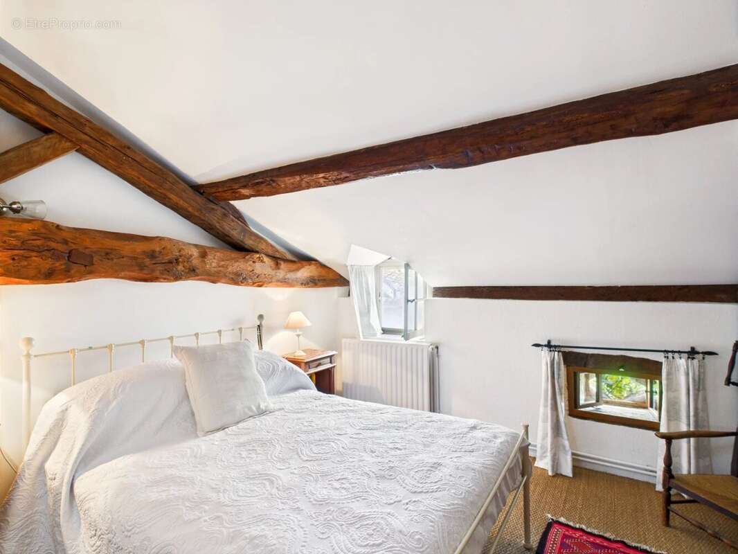 Maison à MONTIGNAC-LE-COQ