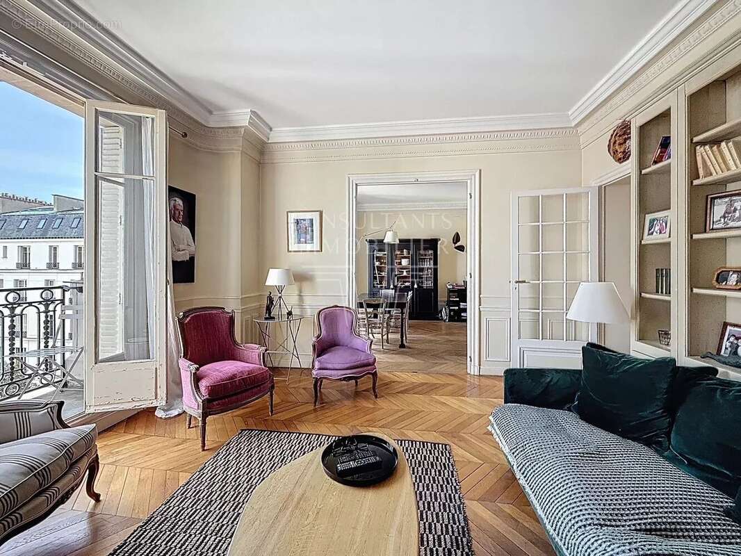 Appartement à PARIS-16E