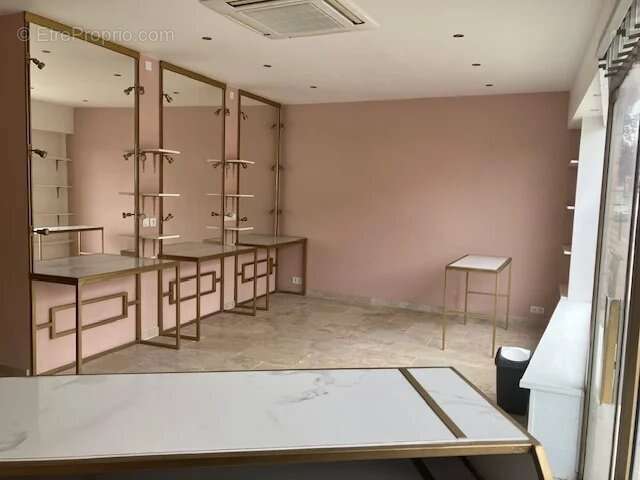 Local commercial 53 m² RDC Vitrine - photo 3