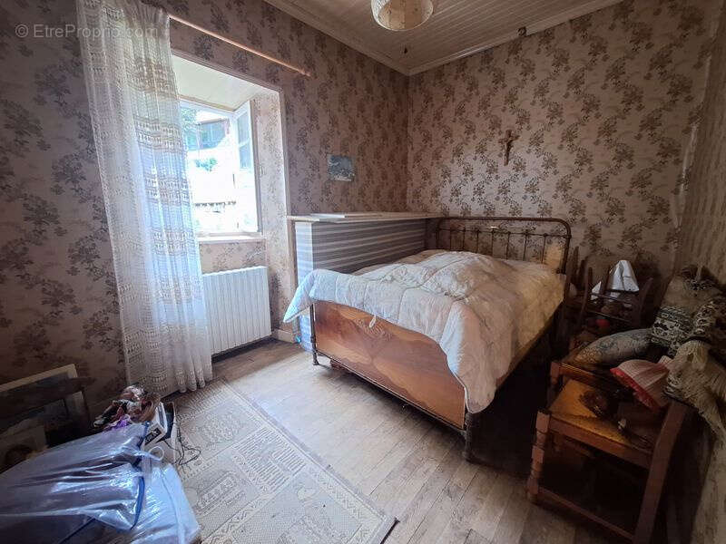 Maison à LAVAL-DE-CERE