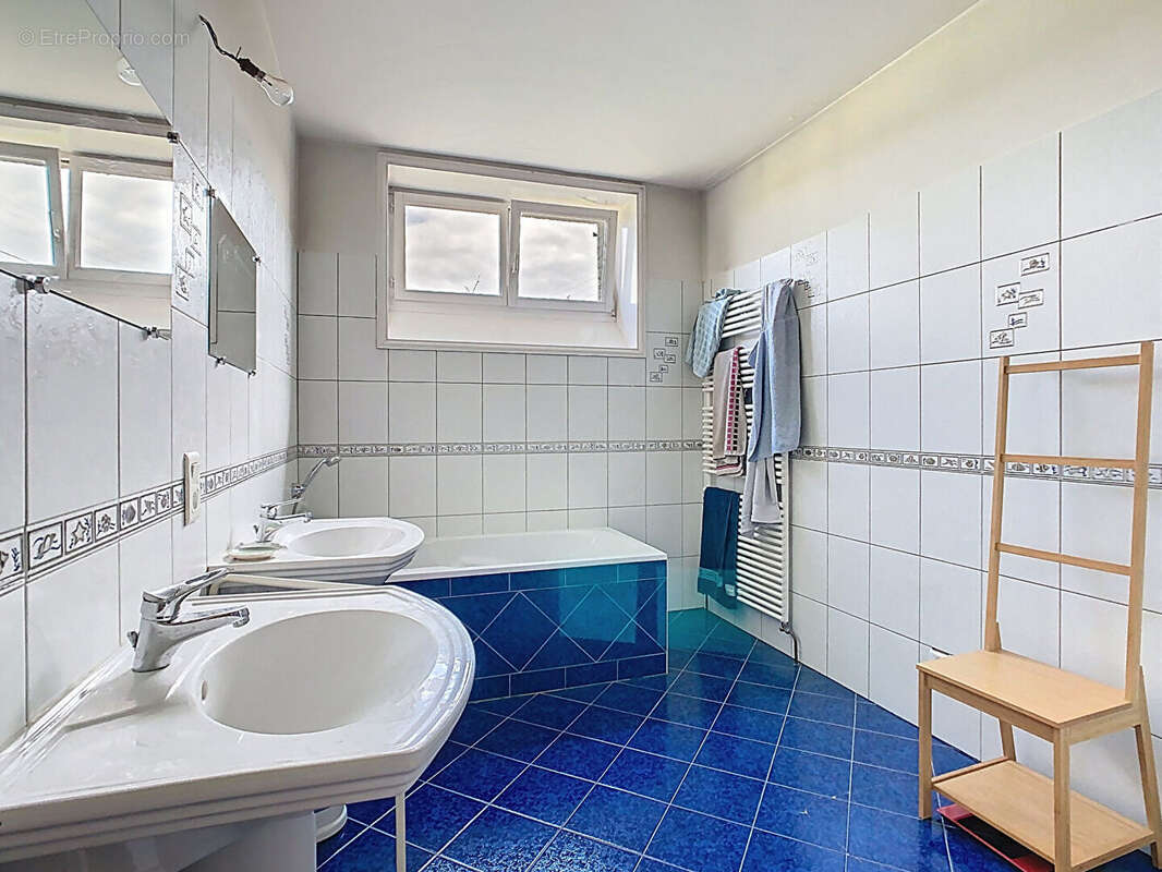 Maison à NEUFCHATEAU