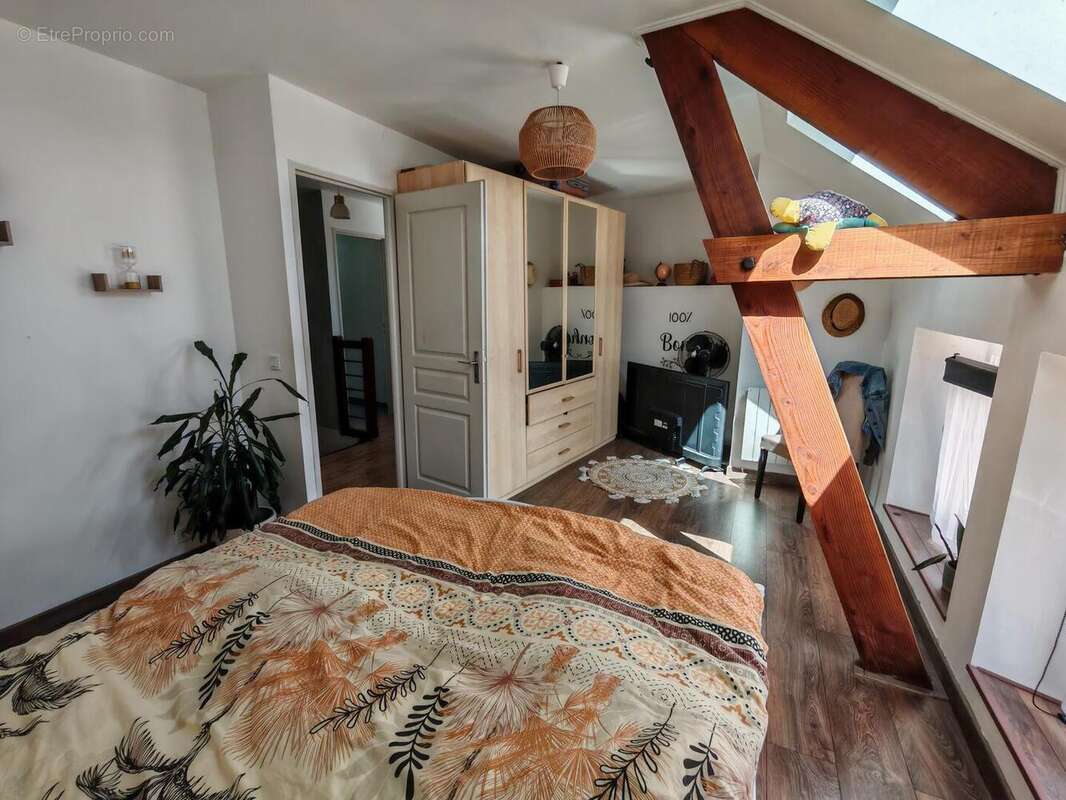 CH1 étage - Maison à HAUTEFORT