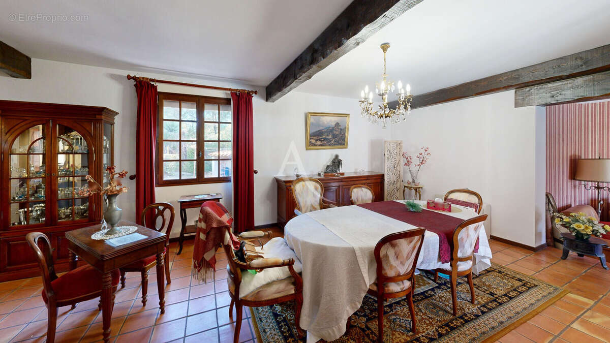 Maison à VILLEMOUSTAUSSOU