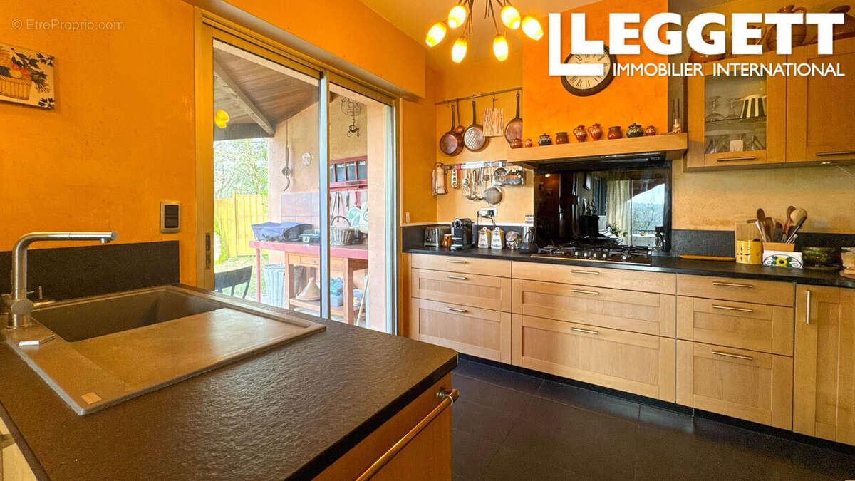 Maison d'architecte avec piscine, 4 chambres, 3 sdb, vue dégagée, au calme, à 10 minutes de Cahors - photo 7