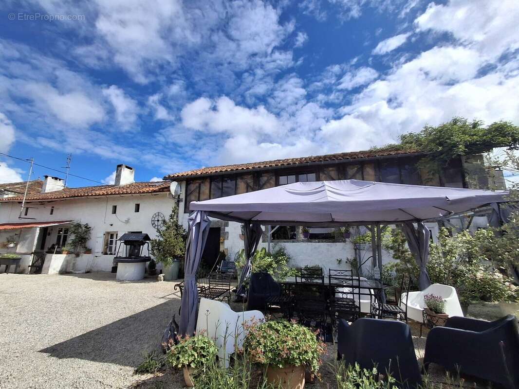 Maison à CHASSENEUIL-SUR-BONNIEURE