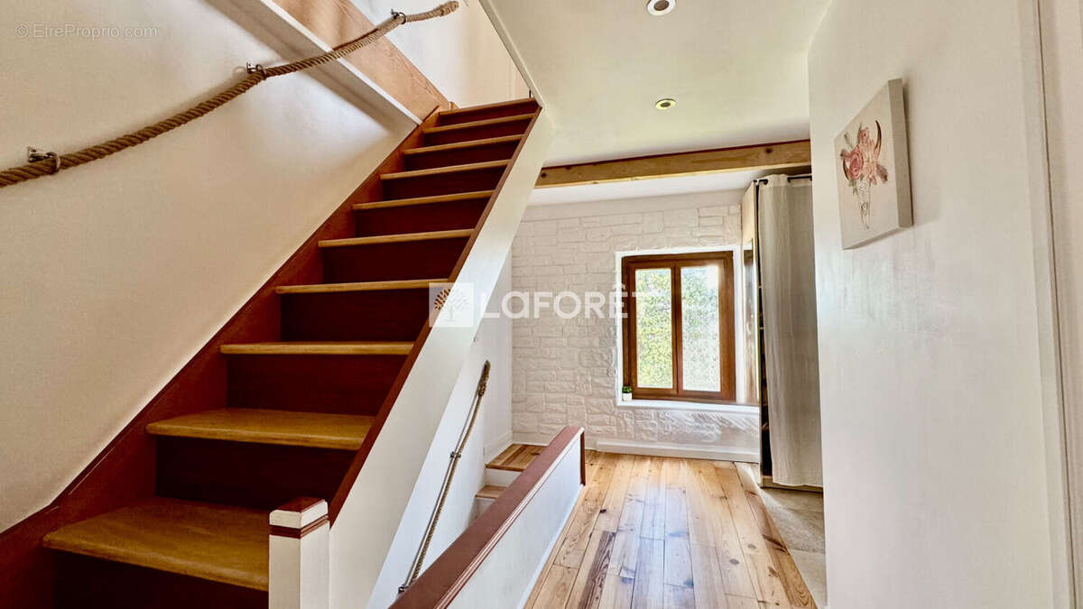 Maison à SOURCIEUX-LES-MINES