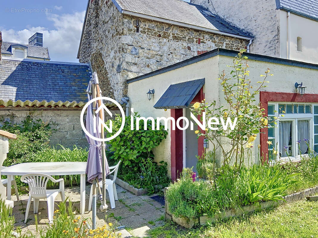 Maison à DONVILLE-LES-BAINS