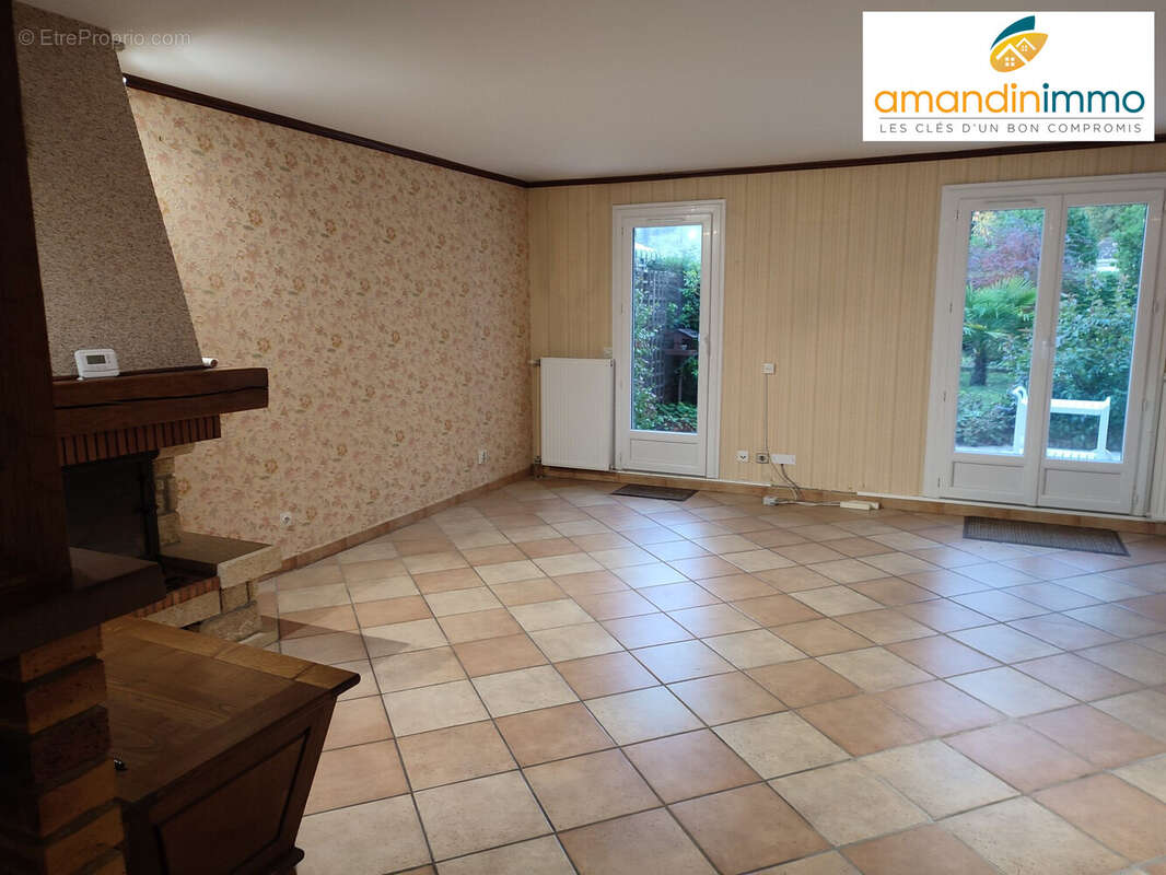 Maison à VERT-SAINT-DENIS