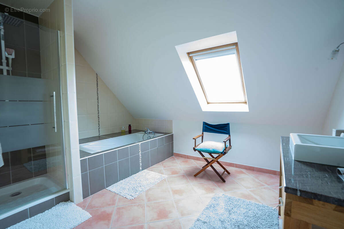 A vendre dans un quartie recherché d'Ergue Gaberic Maison  de 148.21 m² avec 4 chambre 2517 M² de terrain - photo 13