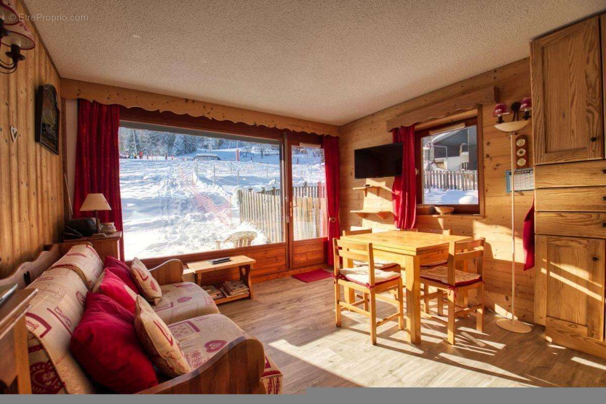 Appartement à MORILLON