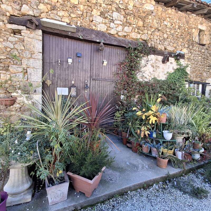 Maison à CHASSENEUIL-SUR-BONNIEURE