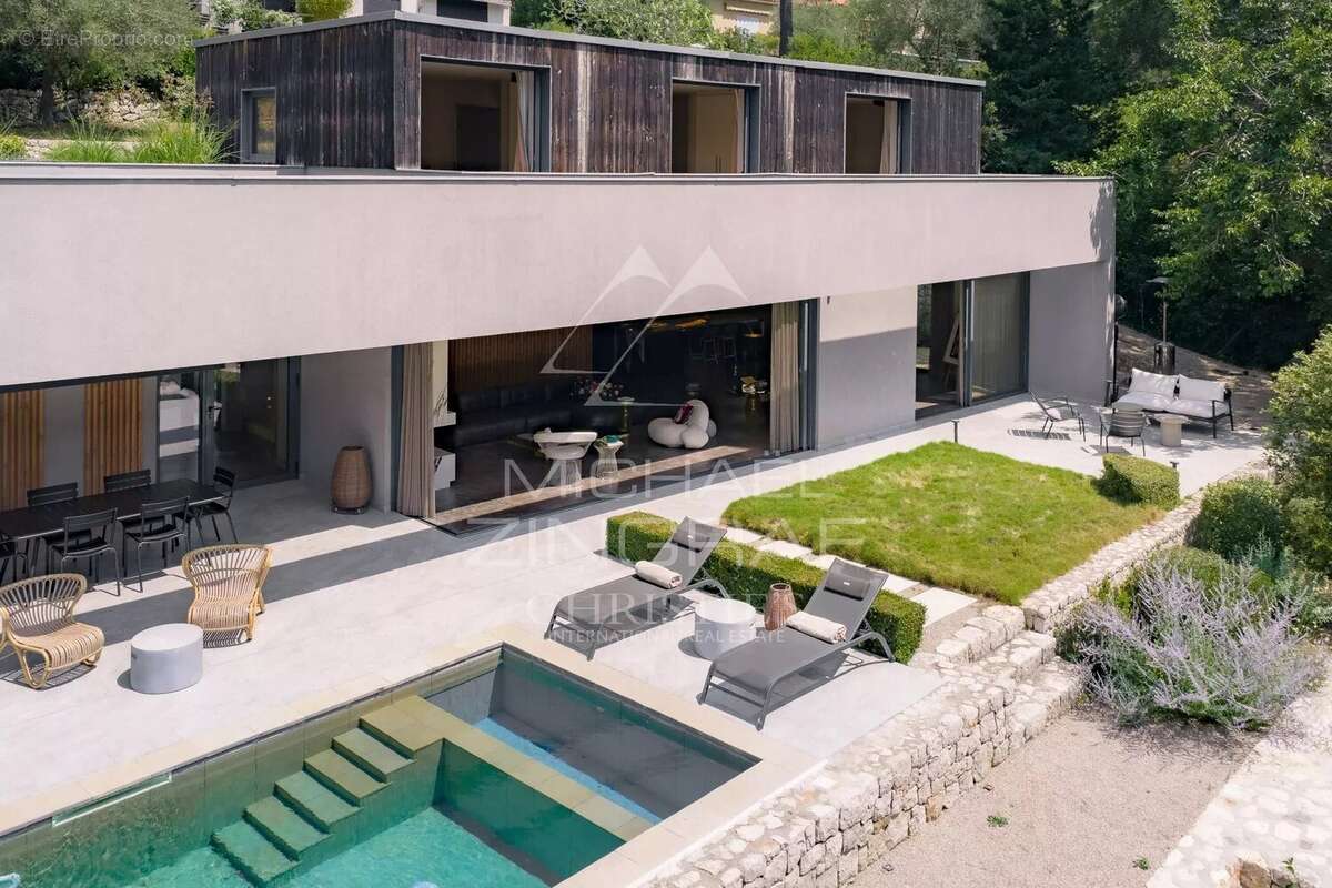 Valbonne - Villa contemporaine au cœur d'un écrin de verdure - photo 13