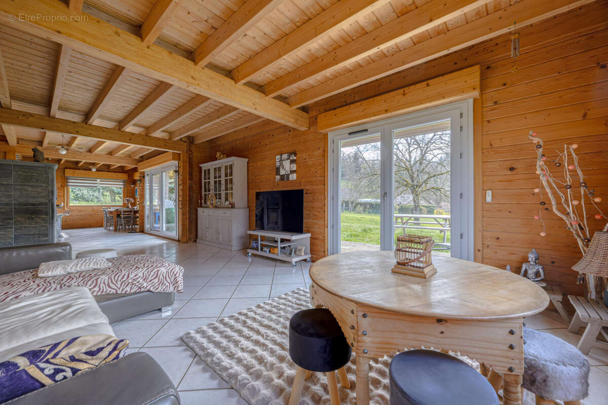 Maison à VIUZ-LA-CHIESAZ