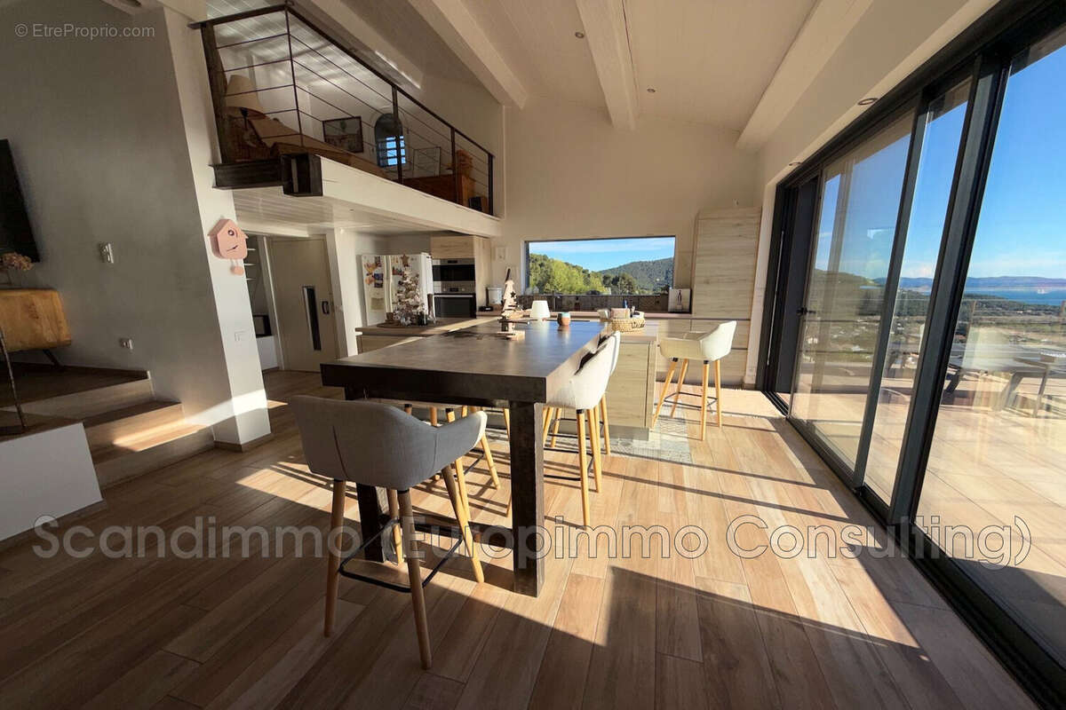 Maison à CARQUEIRANNE