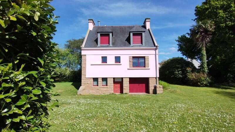 Maison à COMBRIT