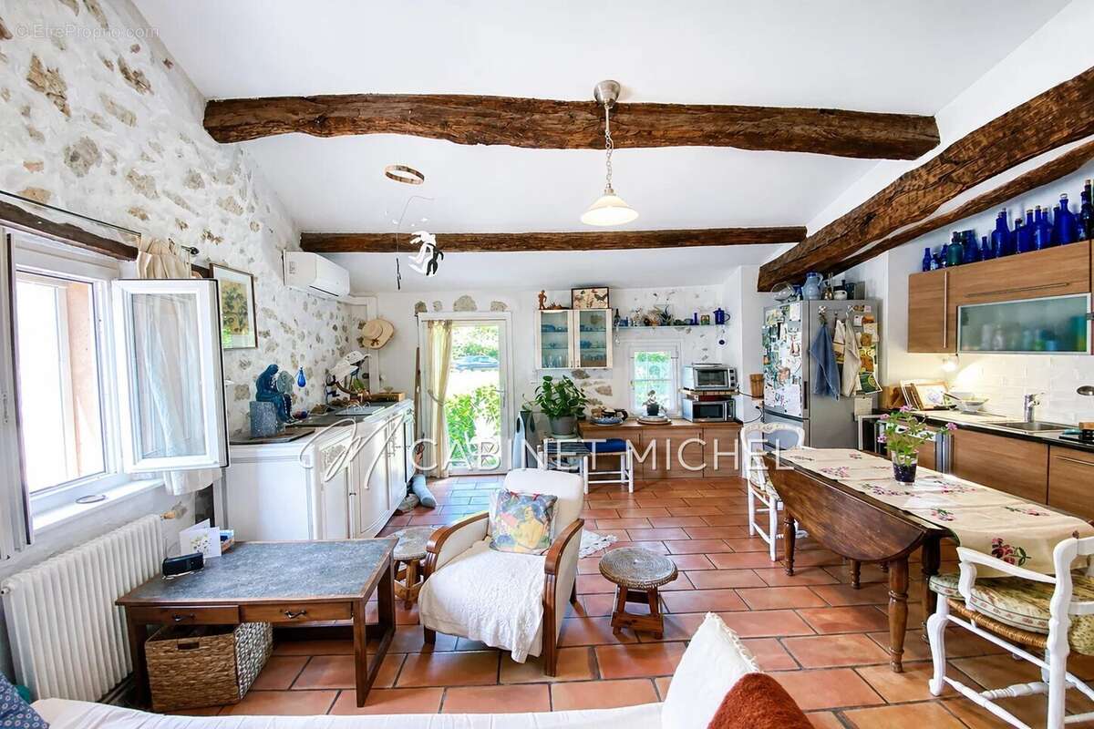 Appartement à ROQUEFORT-LES-PINS