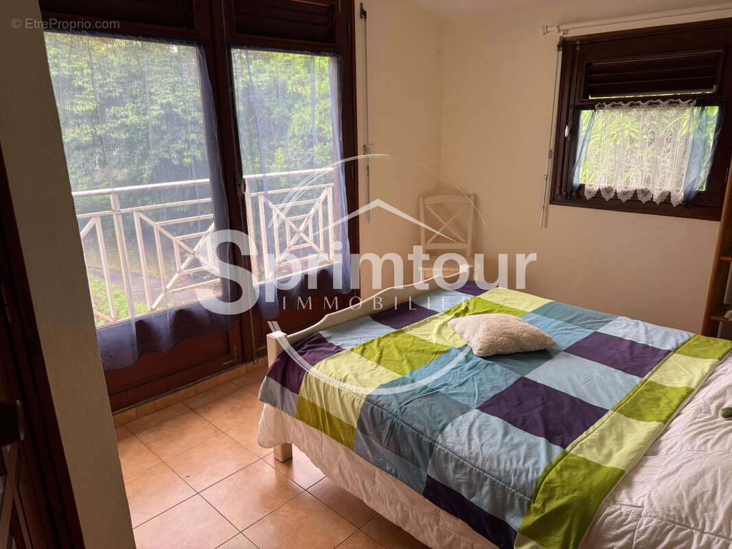 GOURBEYRE, villa T5 avec terrasse , double garage sur un grand terrain - photo 12