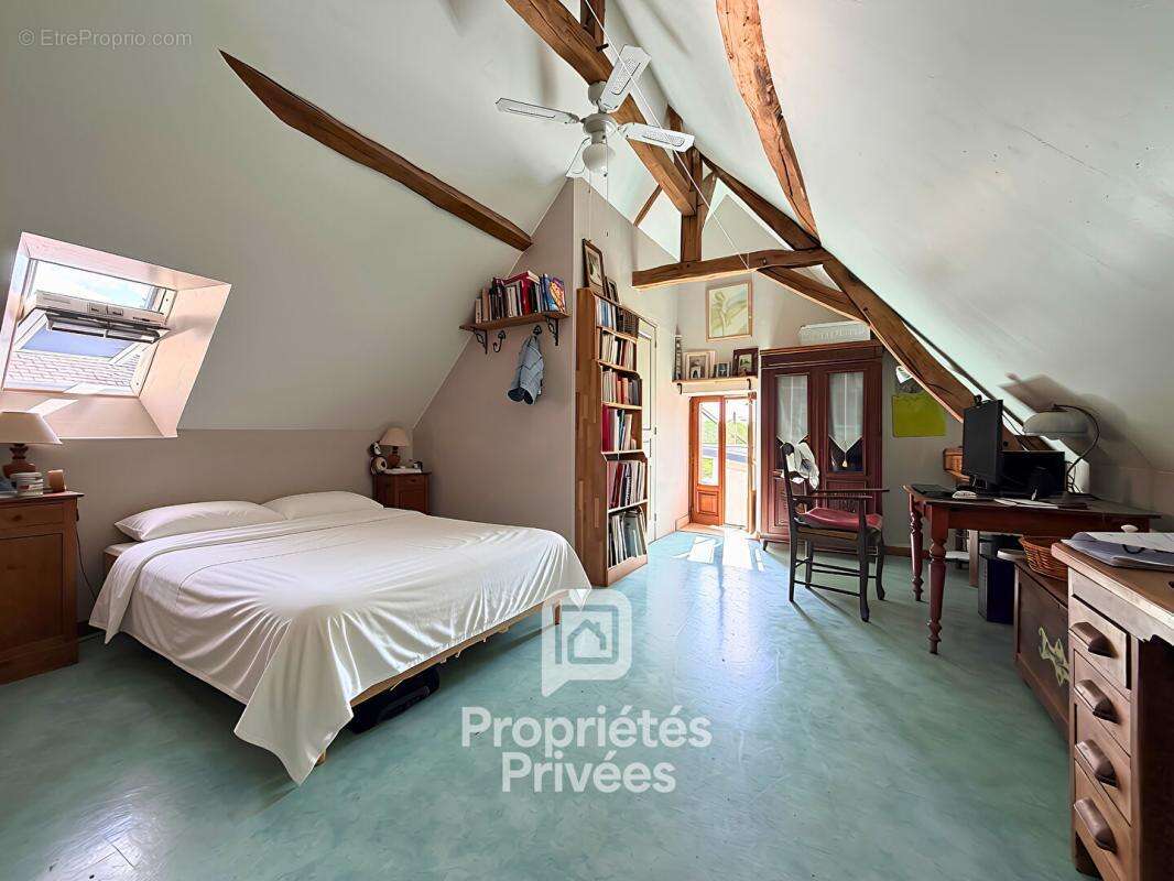 À vendre à azay-le-rideau (37190) : propriété de 236 m2 avec deux maisons - photo 10