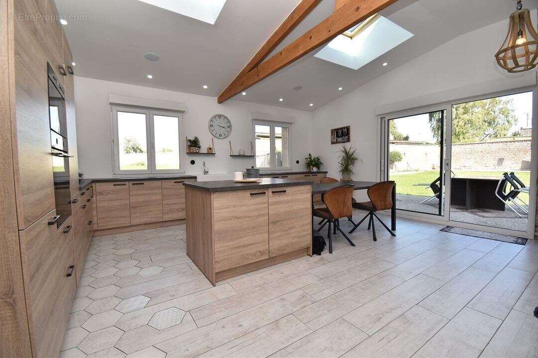 Maison 245 m² à Caudry  - photo 4