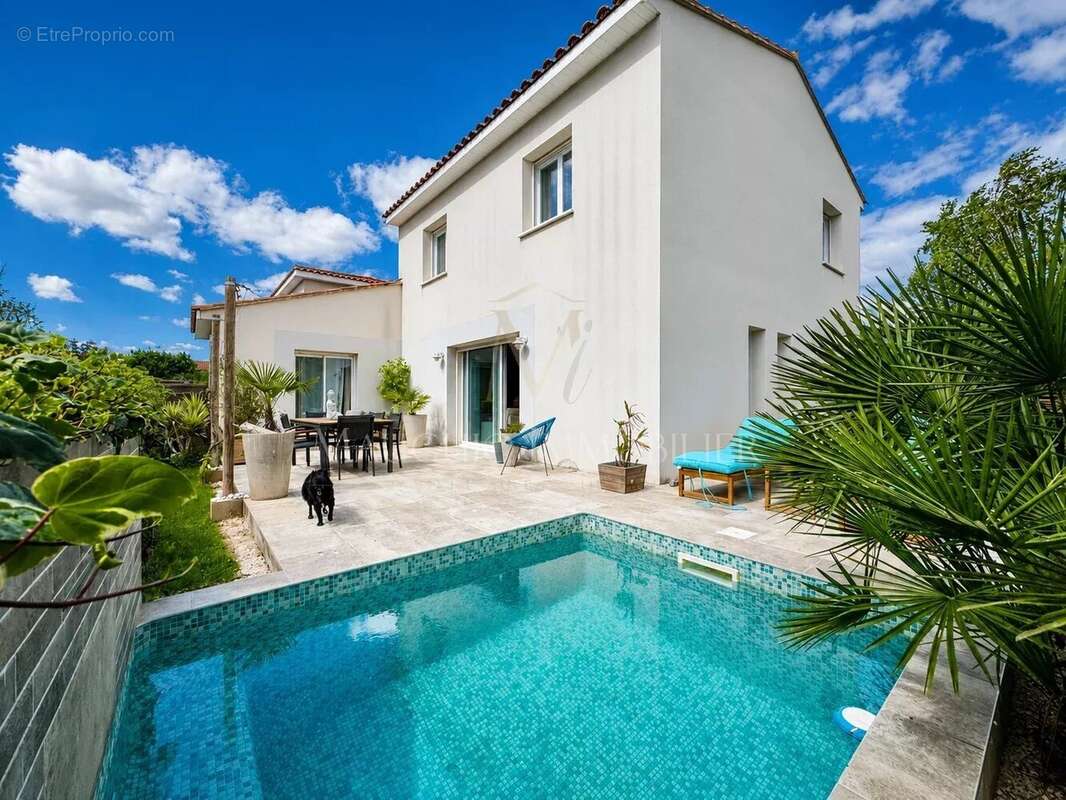 Maison à MAUGUIO