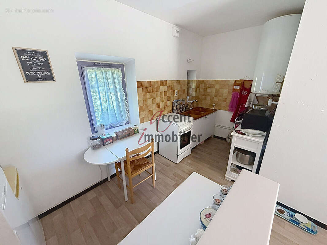 Cabannes : Mas en campagne comprenant deux logements - photo 6