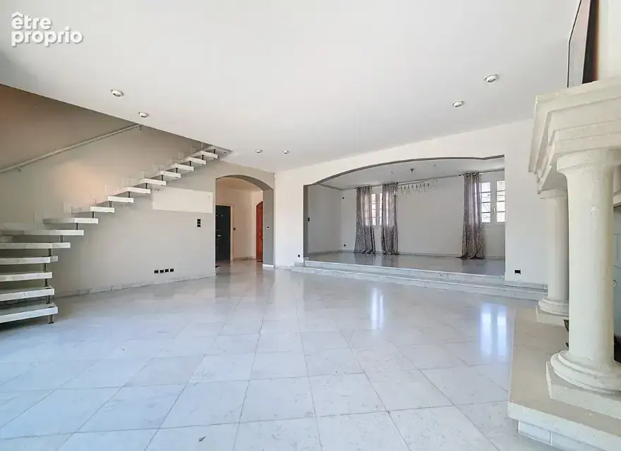 Maison - 4 Chambres - Bureau - Buanderie - Cave à vins - Garage - Piscine - Grande Cour - - photo 15