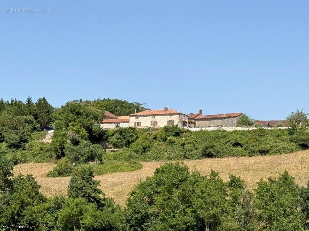 Maison à CHARROUX