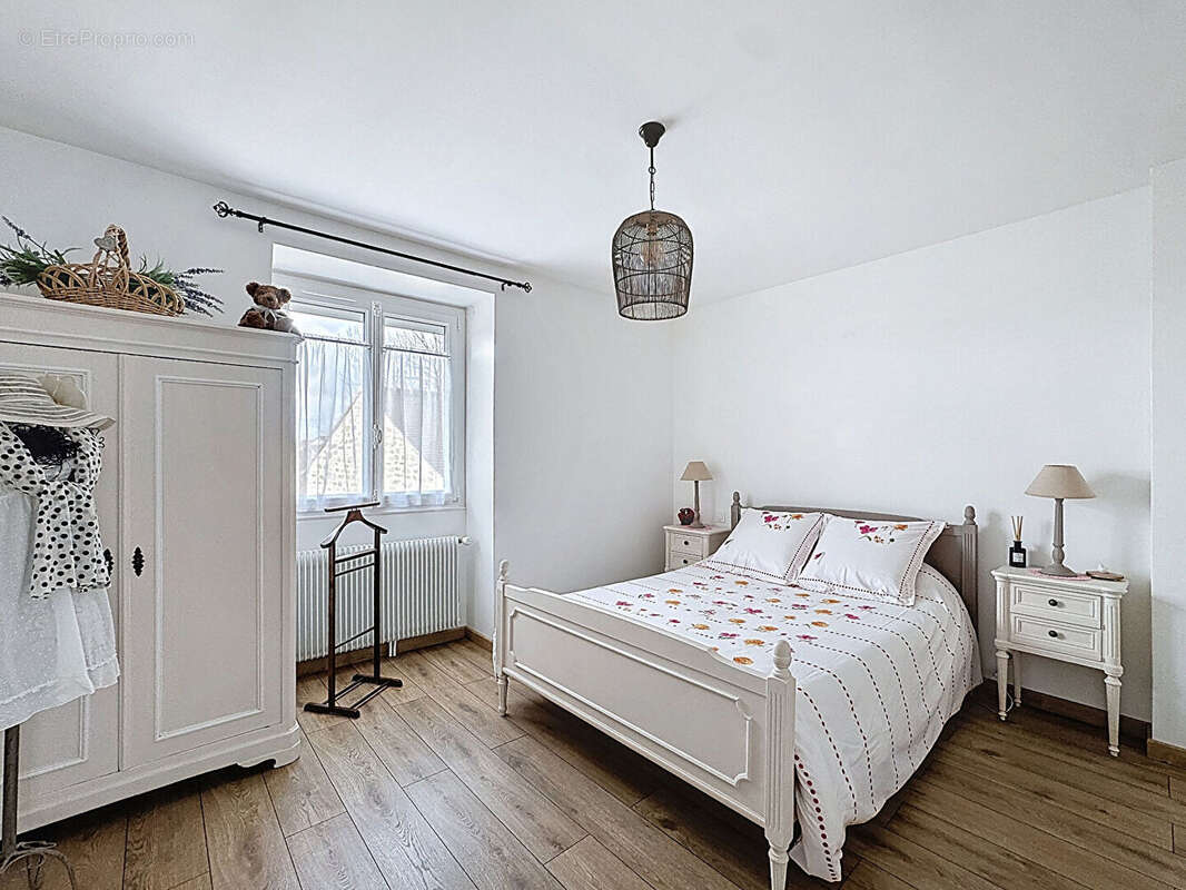 Maison à VAUX-LE-PENIL