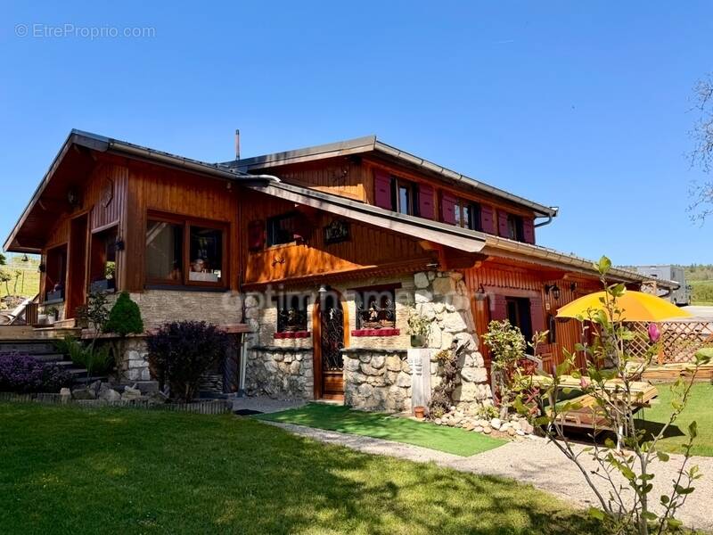 Maison à CRUSEILLES