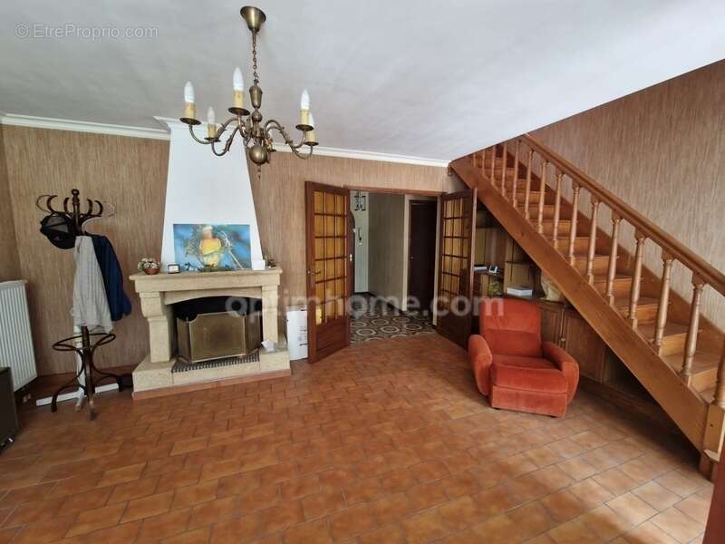 Maison avec grand terrain arboré à ARDON (45) - photo 5