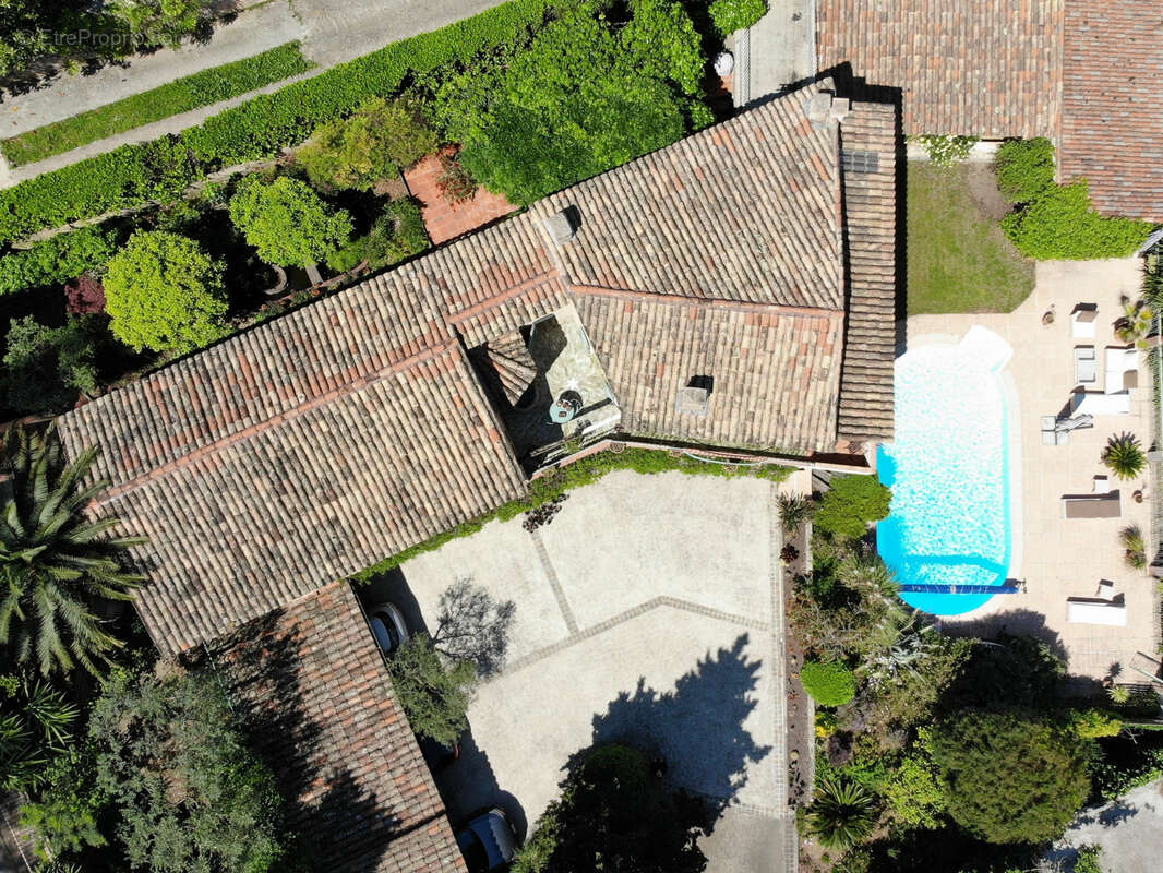 À VENDRE   Villa de charme avec vue mer, piscine chauffée et 6 chambres - photo 23