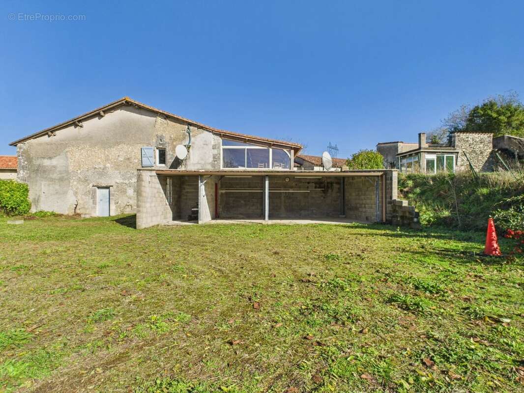 Maison à BERTRIC-BUREE