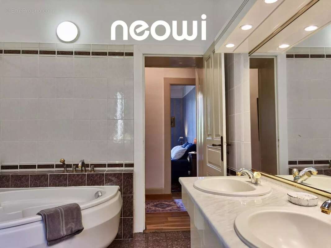 Maison à VIC-SUR-CERE