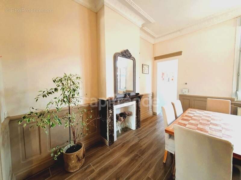 Albert – Élégante maison bourgeoise de 230 m² avec garage, cave et extérieur sans vis-à-vis - photo 5