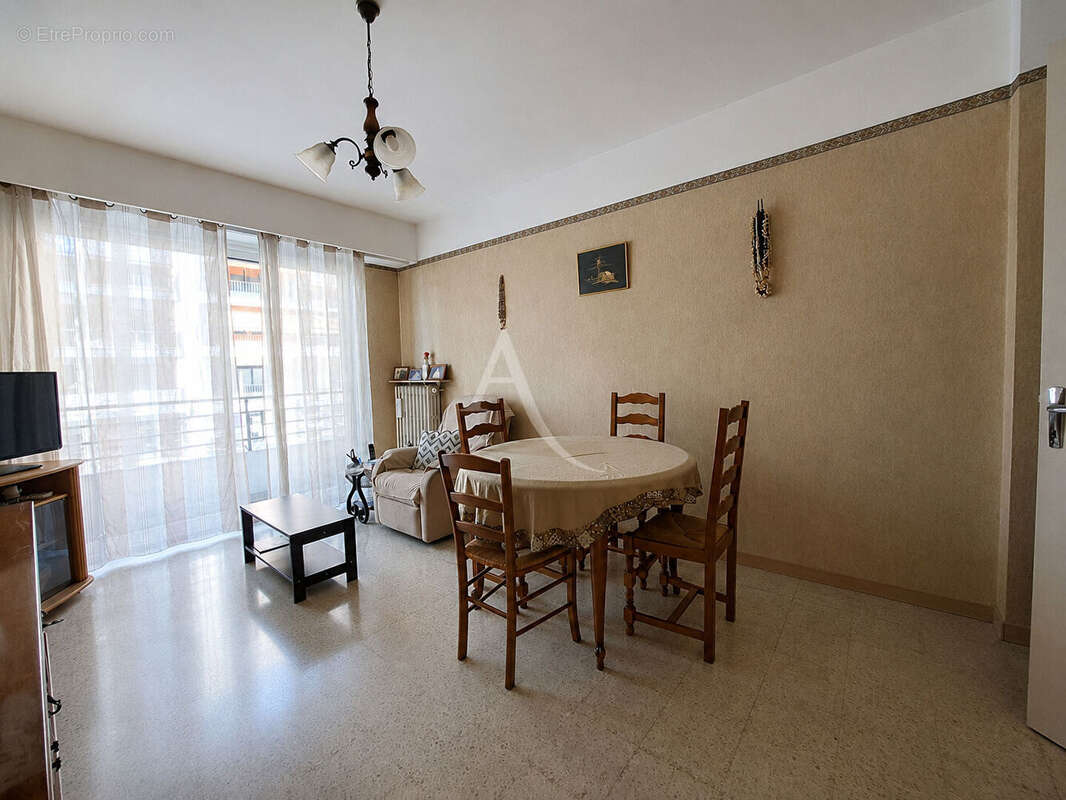 Appartement 4 pièces-Centre-ville- traversant- Parking s/s -cave - photo 3