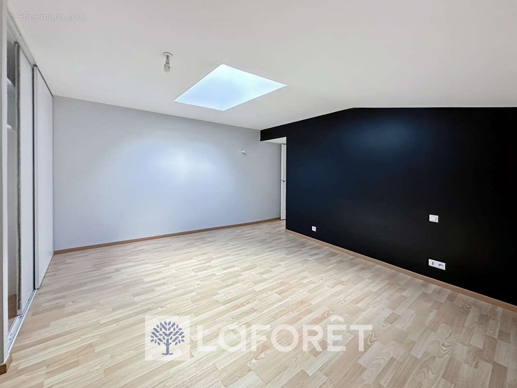 Appartement F3 1er étage (80 m²) à vendre à GEMOZAC (17260) - photo 13