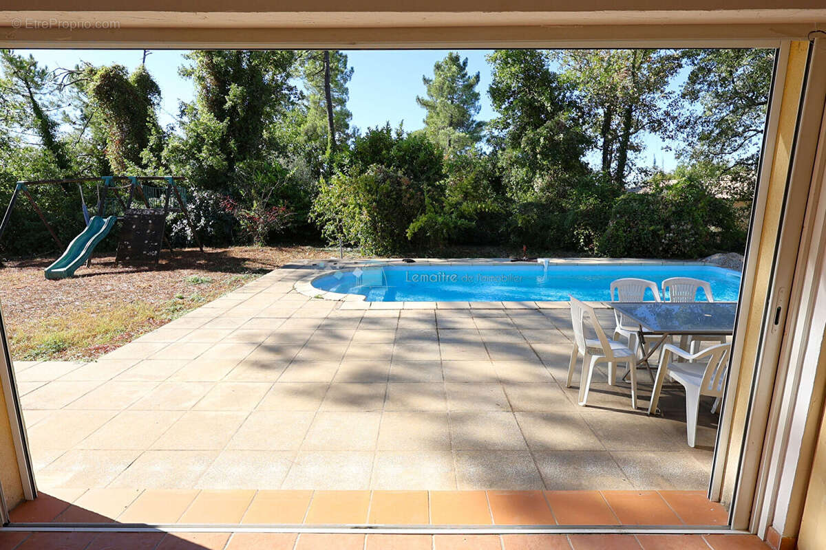 Maison à SAINT-CEZAIRE-SUR-SIAGNE