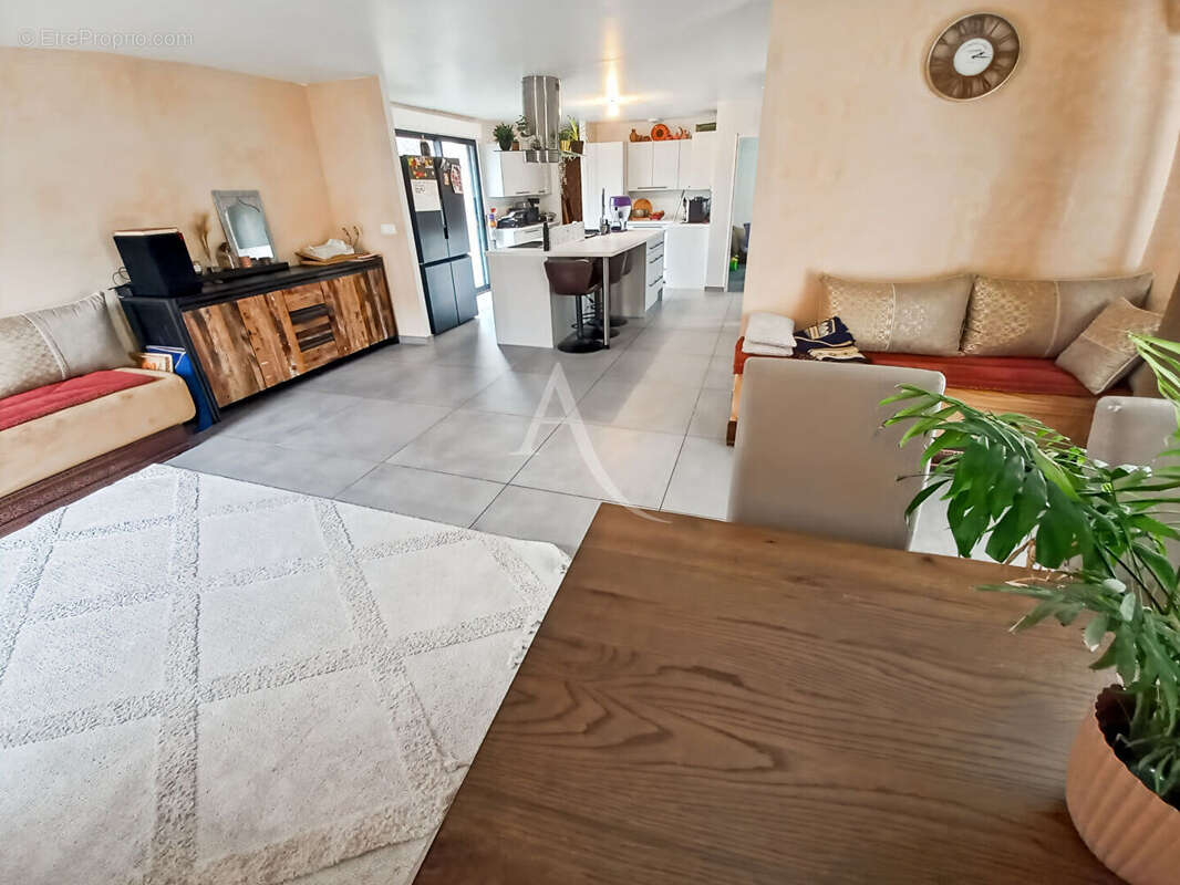 Maison à SAINT-ETIENNE-DU-ROUVRAY